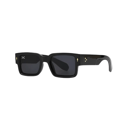 Ορθογώνια Γυαλιά Ηλίου Bobby της Exposure Sunglasses με προστασία UV400 σε μαύρο χρώμα σκελετού και μαύρο φακό.