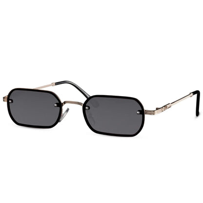 Ορθογώνια Γυαλιά ηλίου New York από την Exposure Sunglasses με προστασία UV400 με μαύρο σκελετό και μαύρο φακό.Πλαινή όψη.